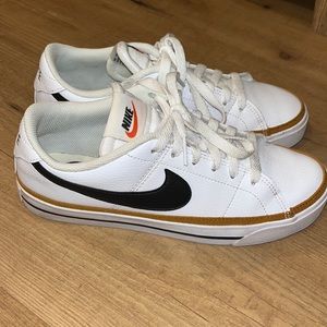 Nike women’s sneakers